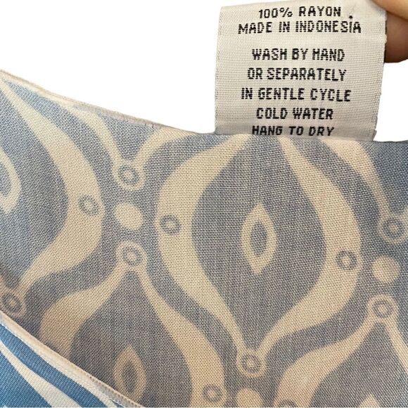 Lost River Sz M Light Blue White Patterned Rayon Relaxed Casual Everyday Top - Picture 4 of 4